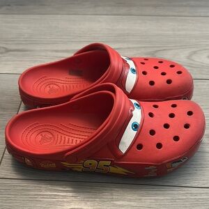 CROCS Red Sandals with Ventilation Holes and Adjustable Strap